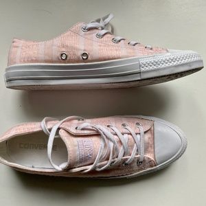 Like new! Converse narrow low tops Blush pink